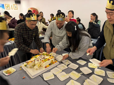 生日燃激情，团建展活力