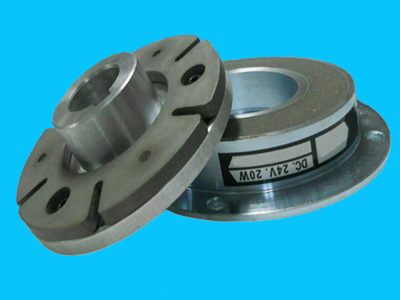 电磁制动器和传统制动器的工作原理有何不同？