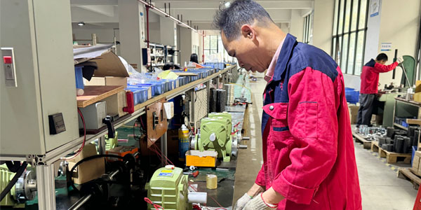 蜗轮减速机是一种常见的动力传动装置