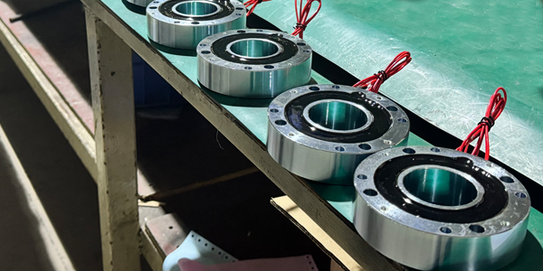 电磁离合制动器在切纸机械中的重要性