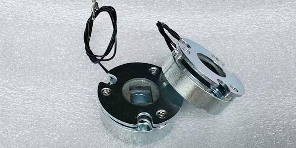 异步电机制动器与传统制动器有何区别？