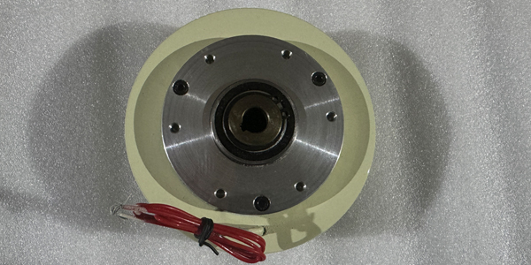 台灵磁粉离合器：为什么它是收卷机的最佳选择？